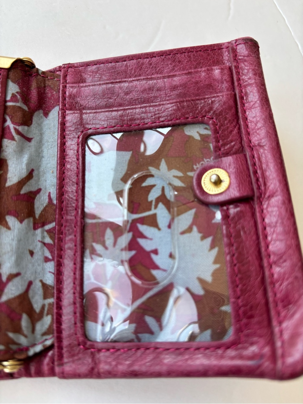 Hobo Vintage Burgundy Leather Kiss-Lock Wallet - Picture 6 of 9